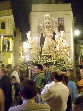 La Divina Enfermera en la Plaza del Pozo Santo 